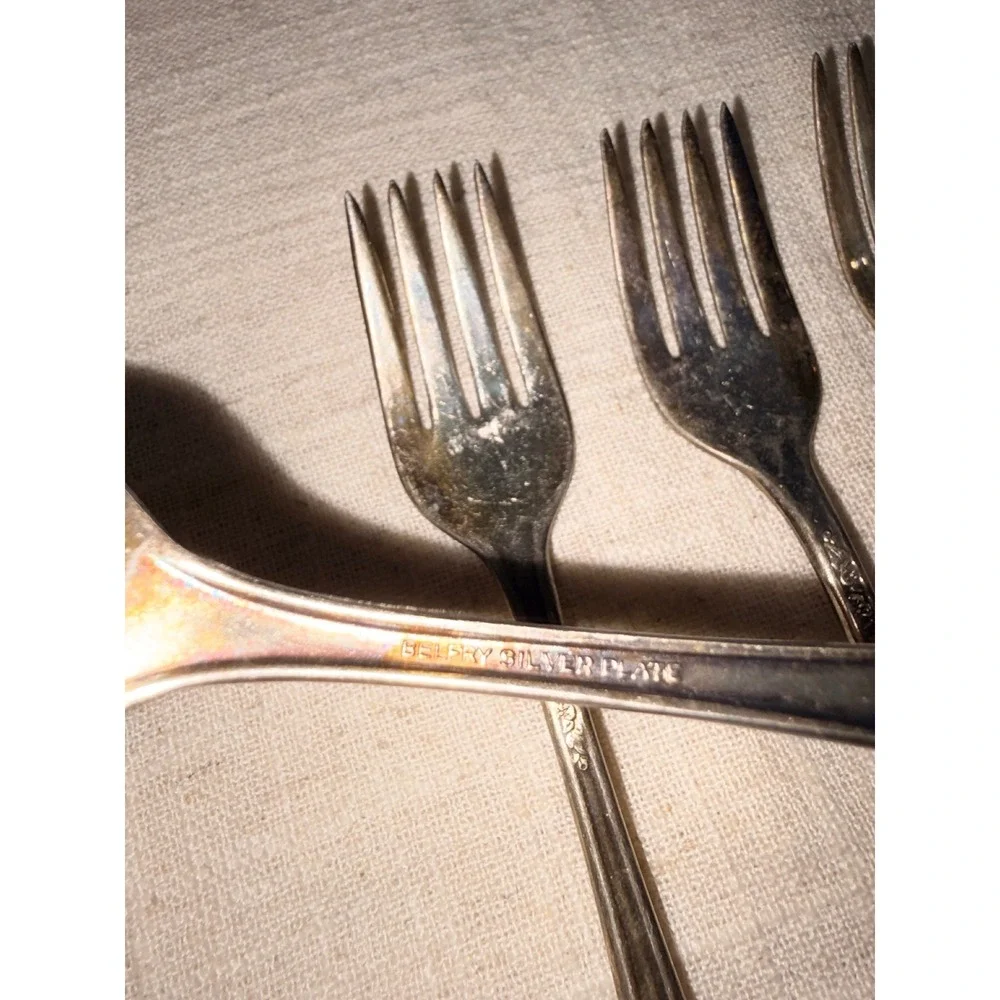 Belfry Silver Plate Salad Forks Set of 4‎ Vintage Floral Pattern Ornate Flatware